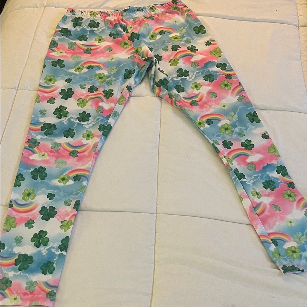Kids St Patrick’s Day leggings. Clovers and rainbows 🌈 blue, green, pink size 18